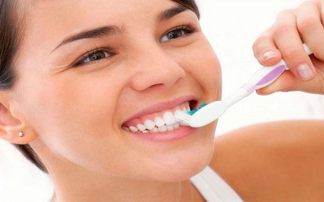 8 Errores frecuentes al cepillarse los dientes